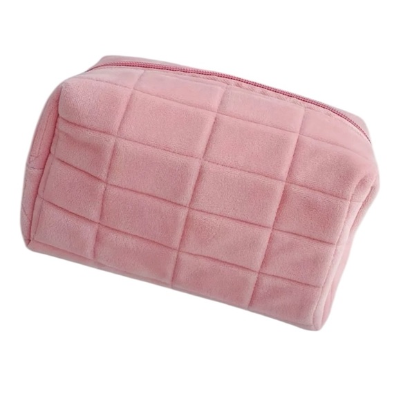 Handbags - Pink Quilted Pattern Textured Women's Zippered Makeup & Accessory Bag NWT